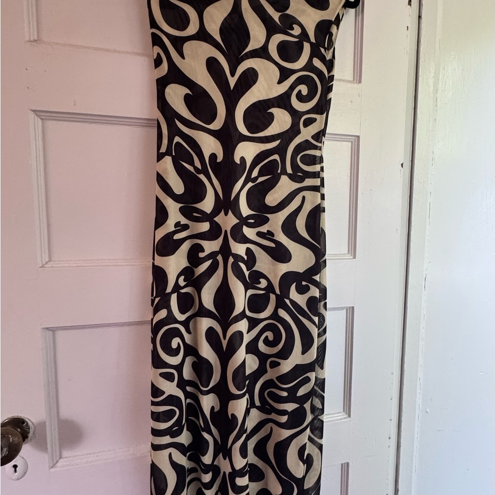 Elegant Black and Cream Patterned Dress